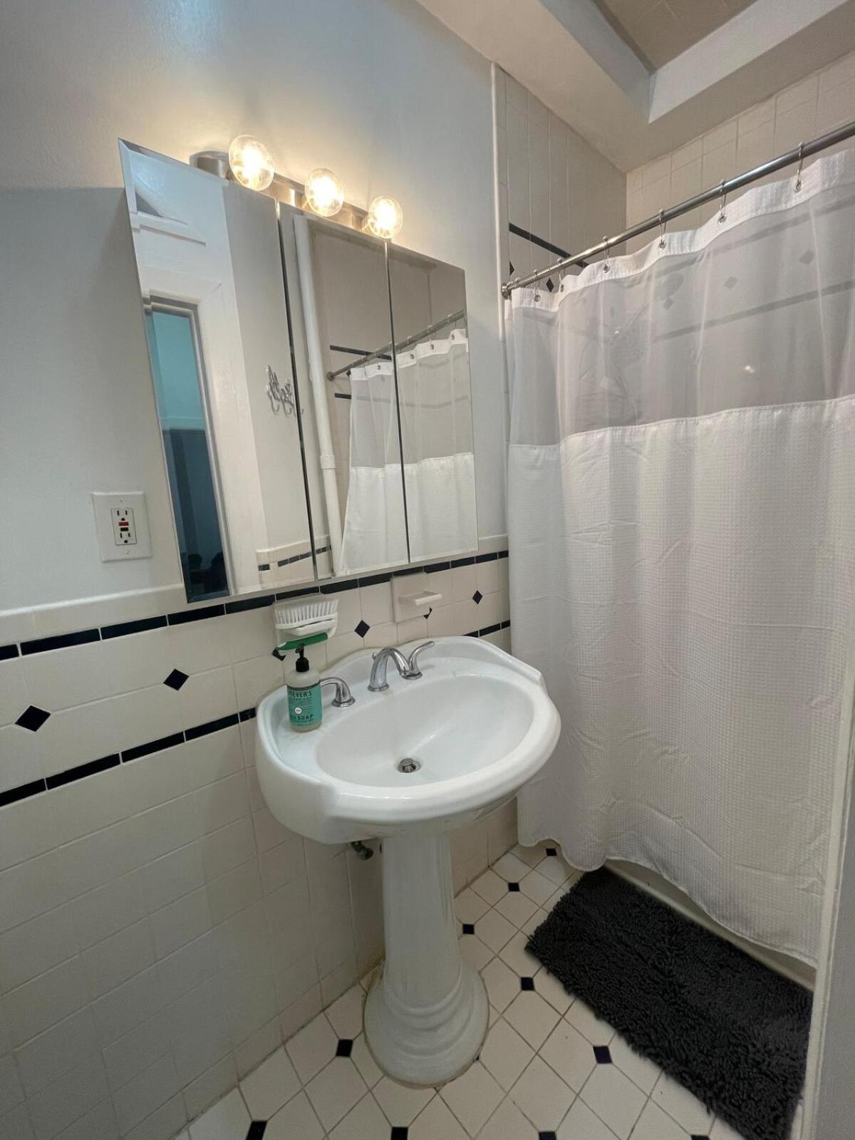 Gasthof Comfy By Columbus Circle